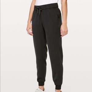 On the fly jogger 28 inch length *woven material*